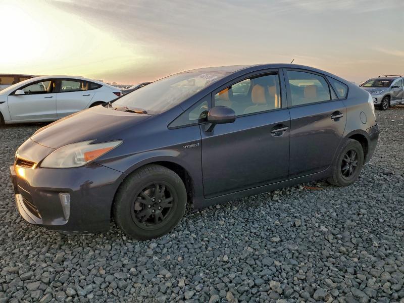 TOYOTA PRIUS 2013 مع رقم تعريف المركبة JTDKN3DU2D5653916 - صورة من المزاد