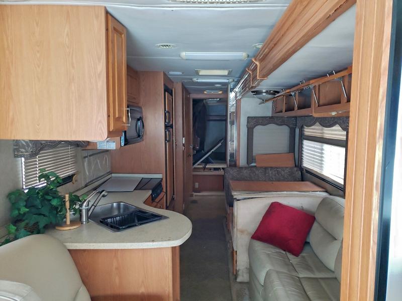 Photo 6 from auction – 2007 FREIGHTLINER CHASSIS X with VIN 4UZACJBV77CX82117