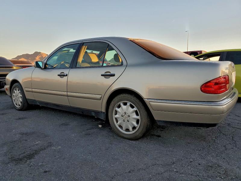 Photo 2 from auction – 1998 MERCEDES-BENZ E with VIN WDBJF65F1WA612700