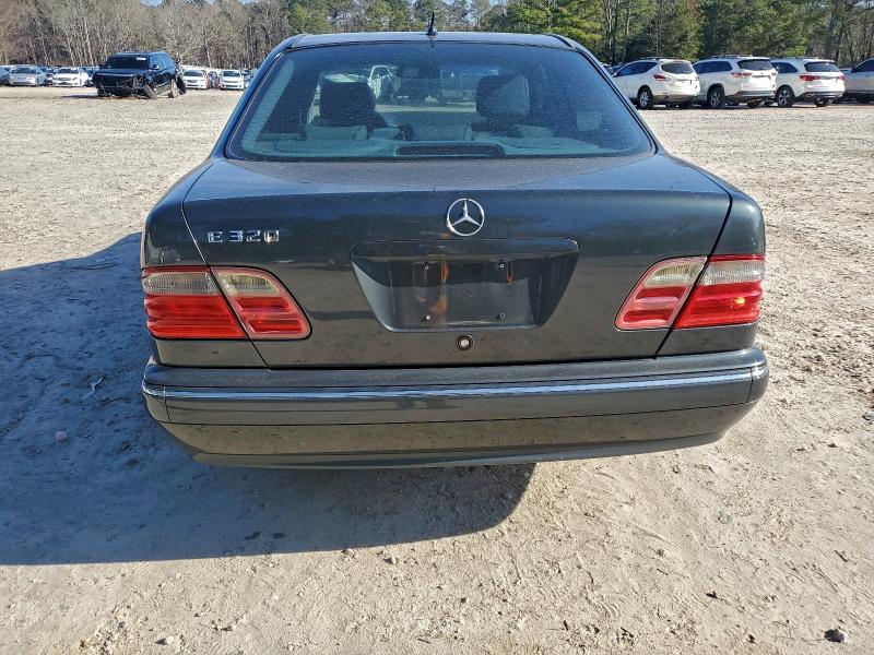 Photo 6 from auction – 2001 MERCEDES-BENZ E 320 with VIN WDBJF65J01B324559