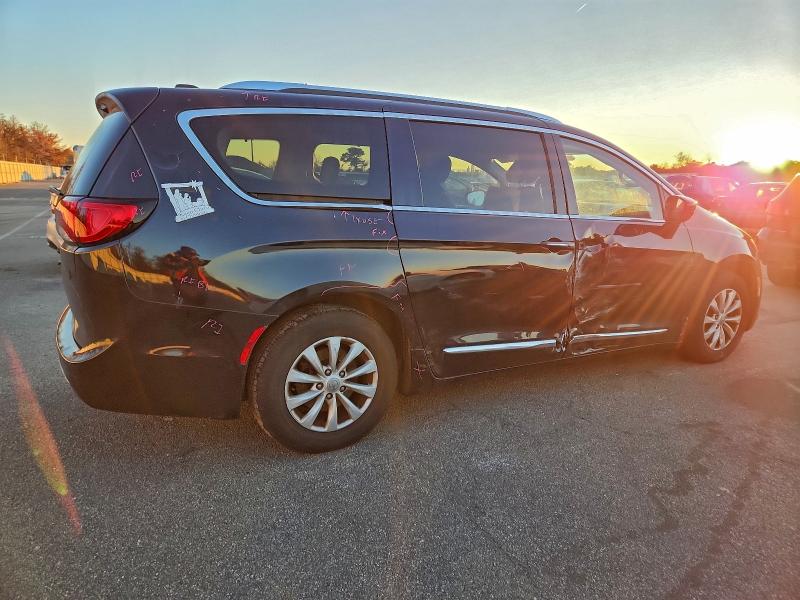 Photo 3 from auction – 2018 CHRYSLER PACIFICA T with VIN 2C4RC1BG0JR354431