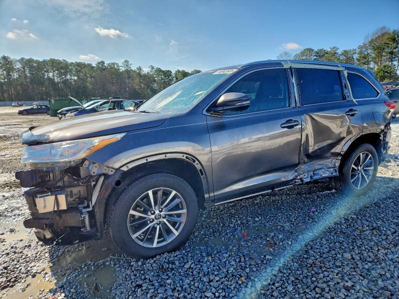 TOYOTA HIGHLANDER 2019 with VIN 5TDKZRFH0KS555675 - Photo from auction