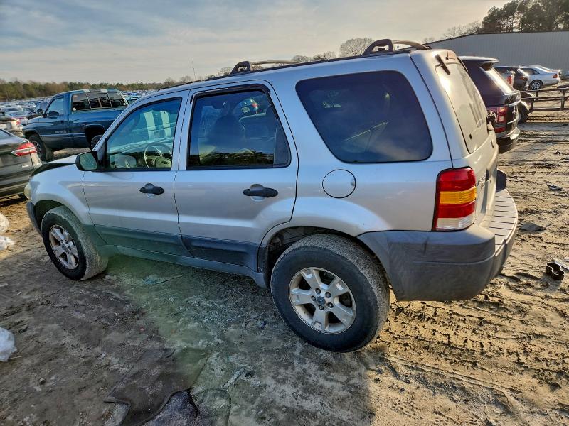 Photo 2 from auction – 2005 FORD ESCAPE XLT with VIN 1FMYU93165KA34855