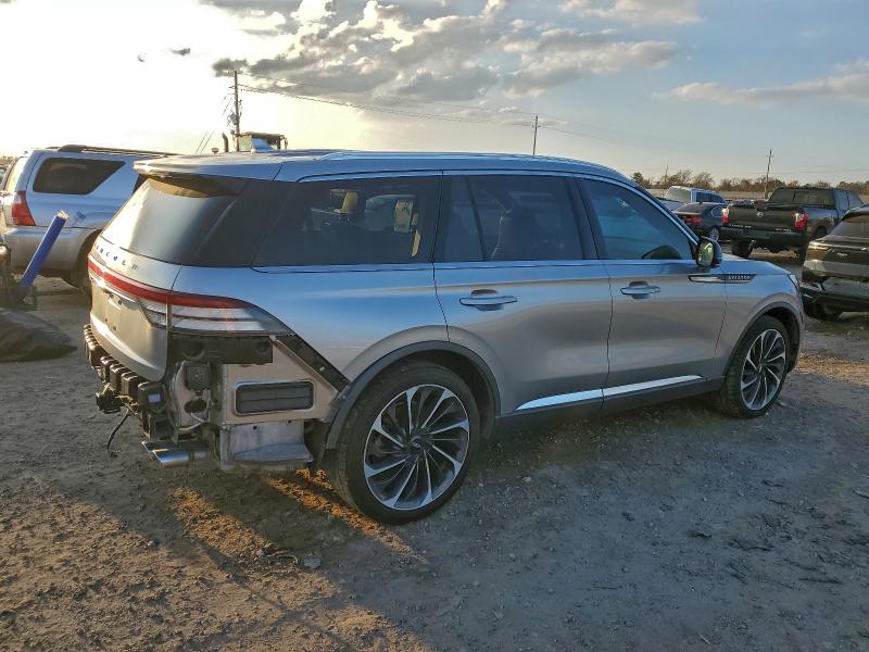 Photo 3 from auction – 2020 LINCOLN AVIATOR RE with VIN 5LM5J7XC2LGL37768