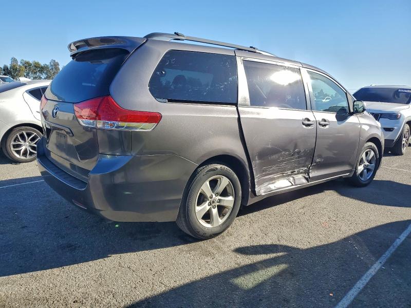 Photo 3 from auction – 2014 TOYOTA SIENNA LE with VIN 5TDKK3DC2ES505521