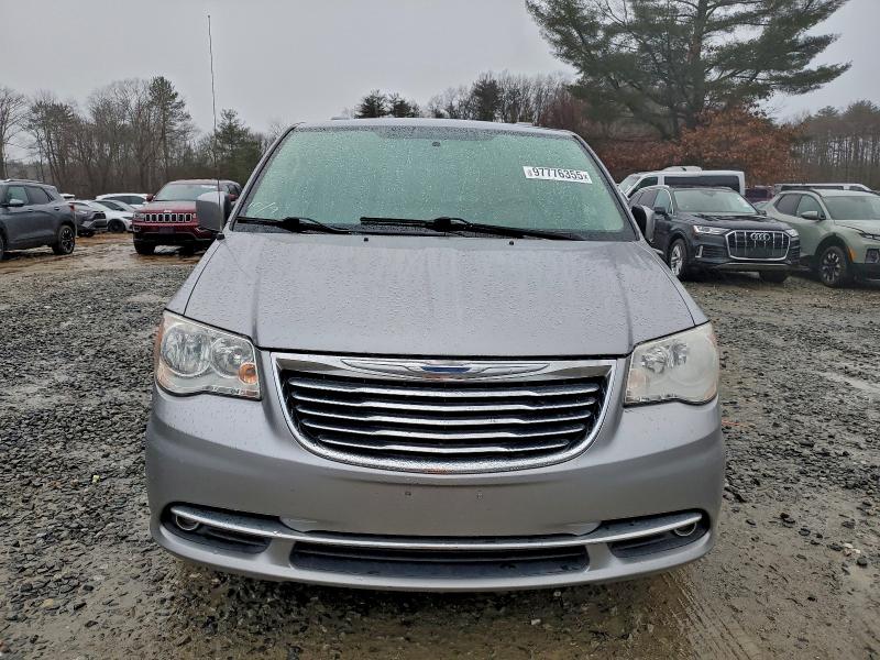 Photo 5 from auction – 2016 CHRYSLER TOWN & COU with VIN 2C4RC1BG8GR299932