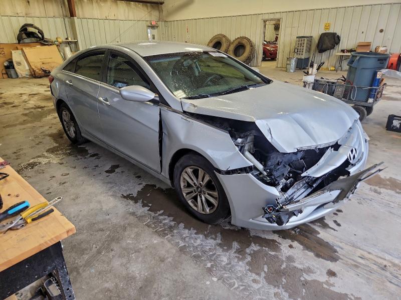 Photo 4 from auction – 2011 HYUNDAI SONATA with VIN 5NPEB4AC0BH202083