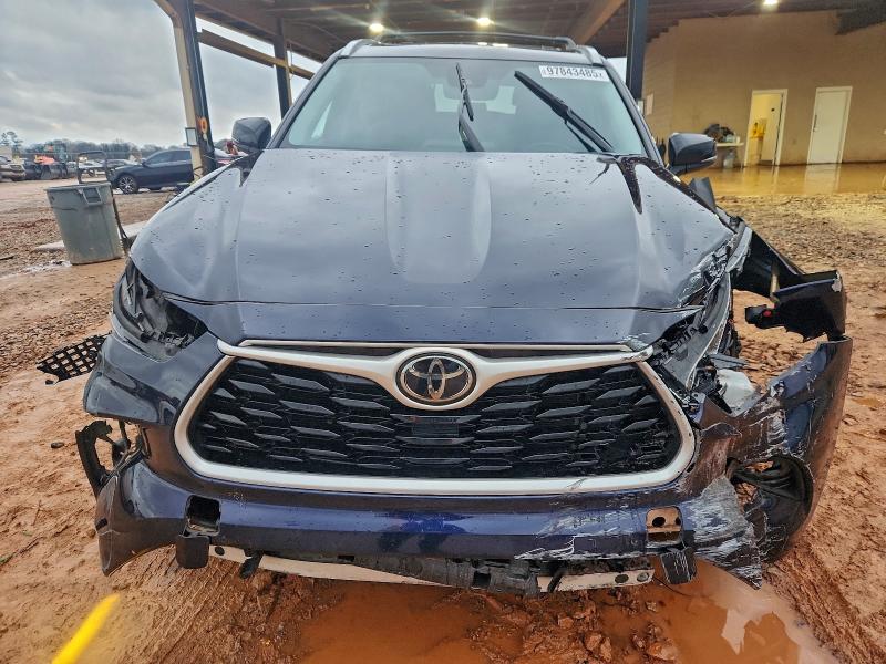 Photo 5 from auction – 2022 TOYOTA HIGHLANDER with VIN 5TDGZRAH1NS555122
