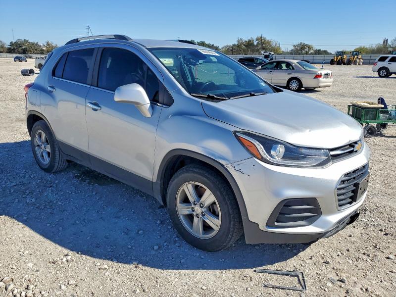 Photo 4 from auction – 2020 CHEVROLET TRAX 1LT with VIN 3GNCJLSB0LL283959