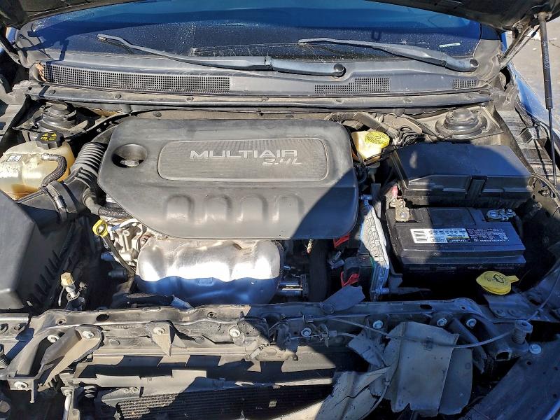 Photo 11 from auction – 2015 CHRYSLER 200 LIMITE with VIN 1C3CCCAB7FN528284