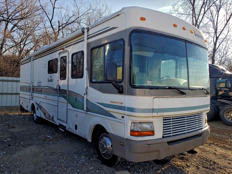 BOUNDER MOTORHOME 2001 with VIN 1FCNF53S7Y0A06274 - Photo from auction