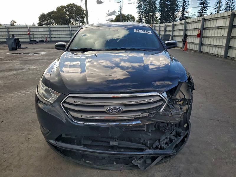 Photo 5 from auction – 2017 FORD TAURUS SEL with VIN 1FAHP2E81HG112131