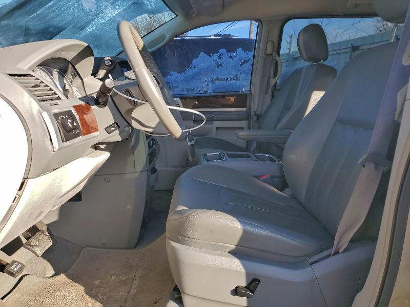 Photo 7 from auction – 2010 CHRYSLER TOWN & COU with VIN 2A4RR5D17AR241679