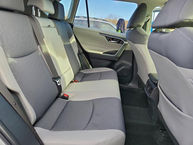 Foto 11 de la subasta – 2019 TOYOTA RAV4 XLE con VIN JTMP1RFV5KD017696