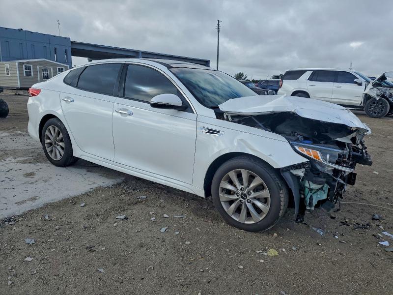 Photo 4 from auction – 2016 KIA OPTIMA EX with VIN 5XXGU4L33GG053249