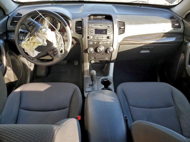 Photo 8 from auction – 2011 KIA SORENTO with VIN 5XYKTCA17BG032756