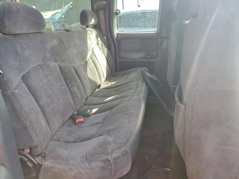Photo 10 from auction – 2002 CHEVROLET SILVERADO with VIN 2GCEC19V721106700