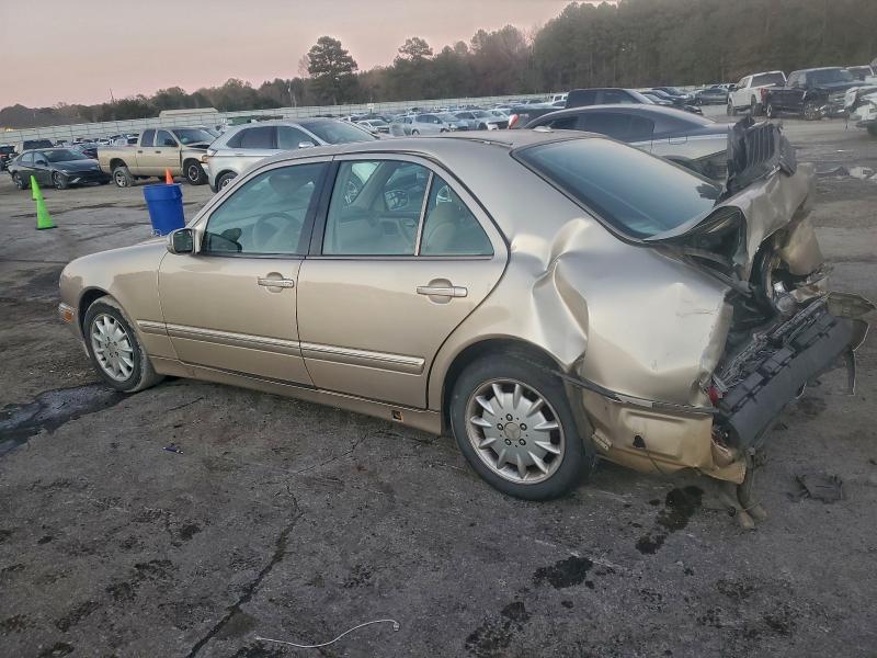 Фото 2 с аукциона – 2001 MERCEDES-BENZ E320 с VIN WDBJF65J31B204836