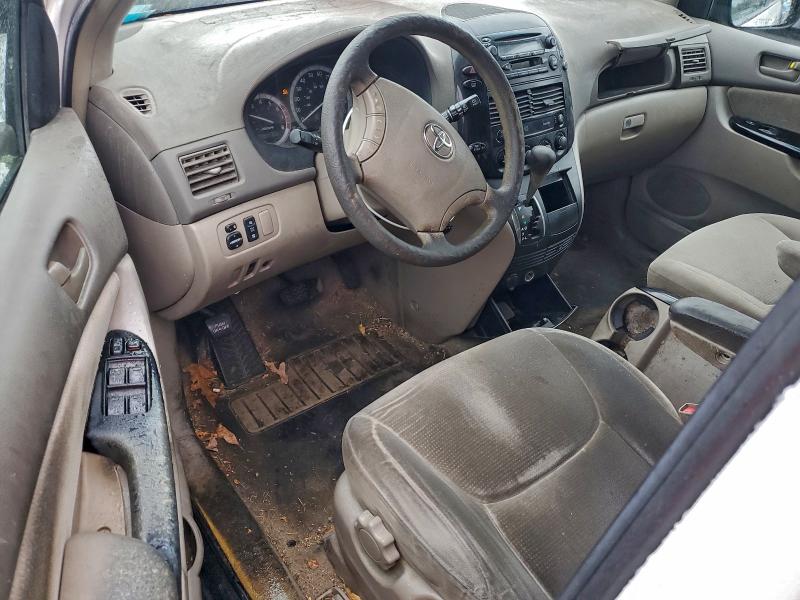 Photo 8 from auction – 2004 TOYOTA SIENNA CE with VIN 5TDZA23C54S122748