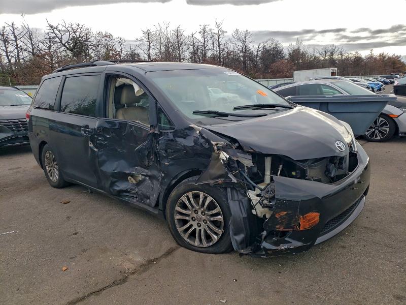 Photo 4 from auction – 2014 TOYOTA SIENNA XLE with VIN 5TDYK3DC7ES474227