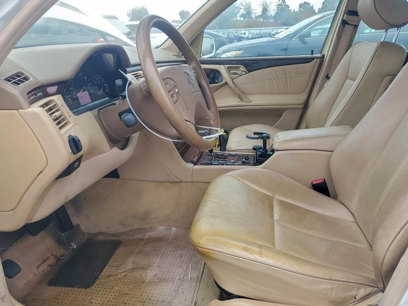 Photo 7 from auction – 2001 MERCEDES-BENZ E 320 with VIN WDBJF65J41B247081