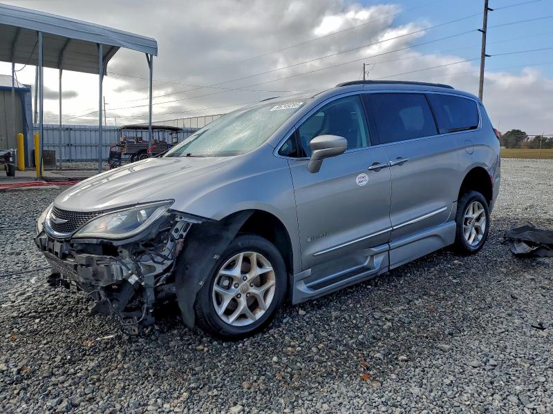 CHRYSLER PACIFICA T 2017 with VIN 2C4RC1BG3HR668147 - Photo from auction