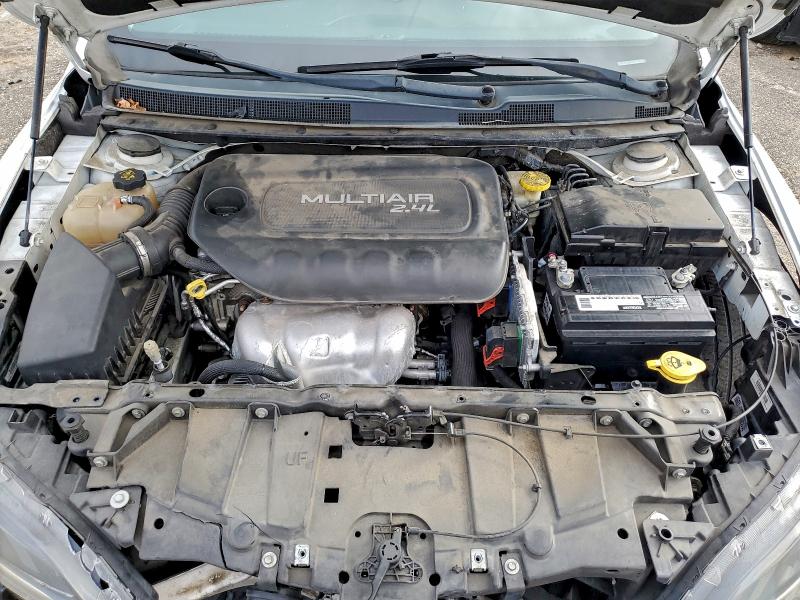 Photo 11 from auction – 2016 CHRYSLER 200 LIMITE with VIN 1C3CCCAB5GN112705