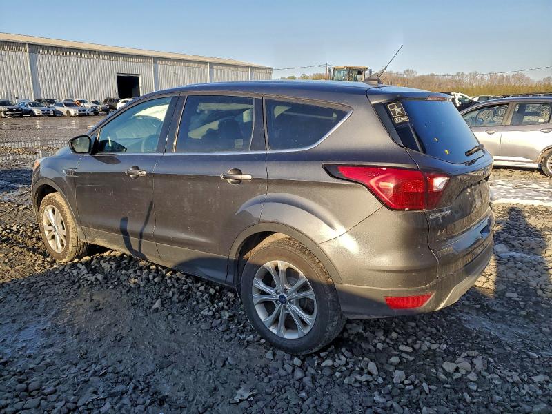 Photo 2 from auction – 2019 FORD ESCAPE SE with VIN 1FMCU9GD4KUA37879