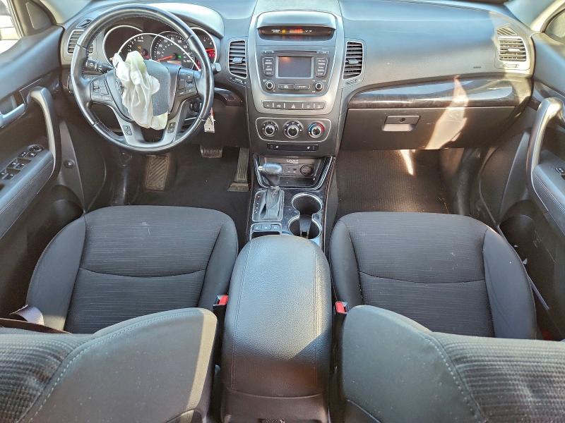 Photo 8 from auction – 2015 KIA SORENTO LX with VIN 5XYKTDA72FG658683