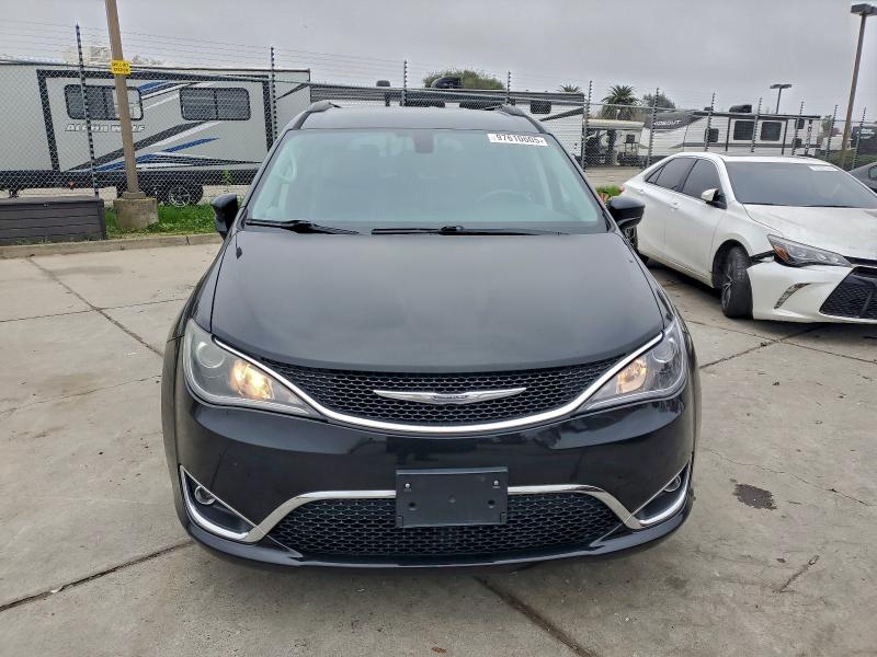Photo 5 from auction – 2017 CHRYSLER PACIFICA with VIN 2C4RC1BG2HR820855