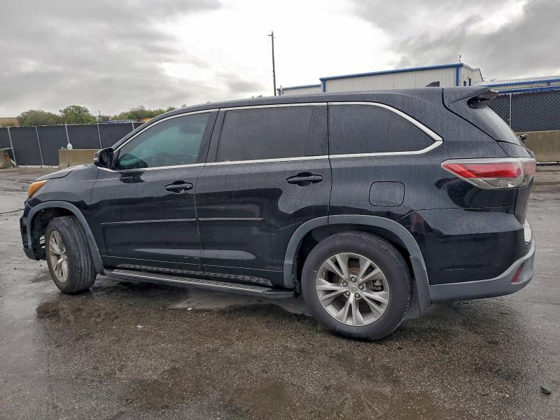 Photo 2 from auction – 2015 TOYOTA HIGHLANDER with VIN 5TDZKRFH7FS104543