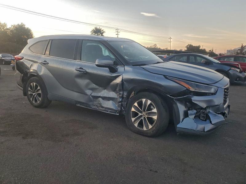 Photo 4 from auction – 2021 TOYOTA HIGHLANDER with VIN 5TDHBRCHXMS056808