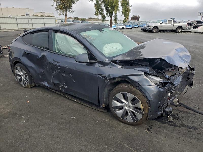 Foto 4 de la subasta – 2023 TESLA MODEL Y con VIN 7SAYGDEE0PF838120