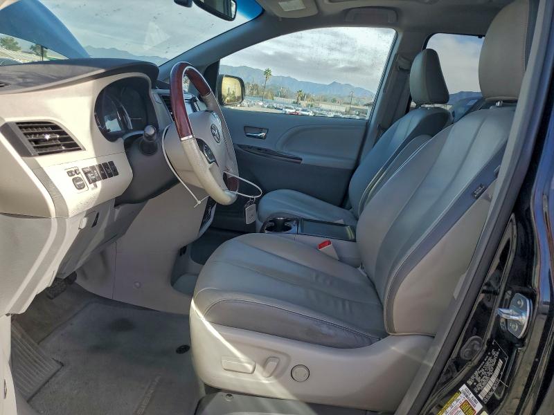 Photo 7 from auction – 2013 TOYOTA SIENNA XLE with VIN 5TDYK3DC8DS380436