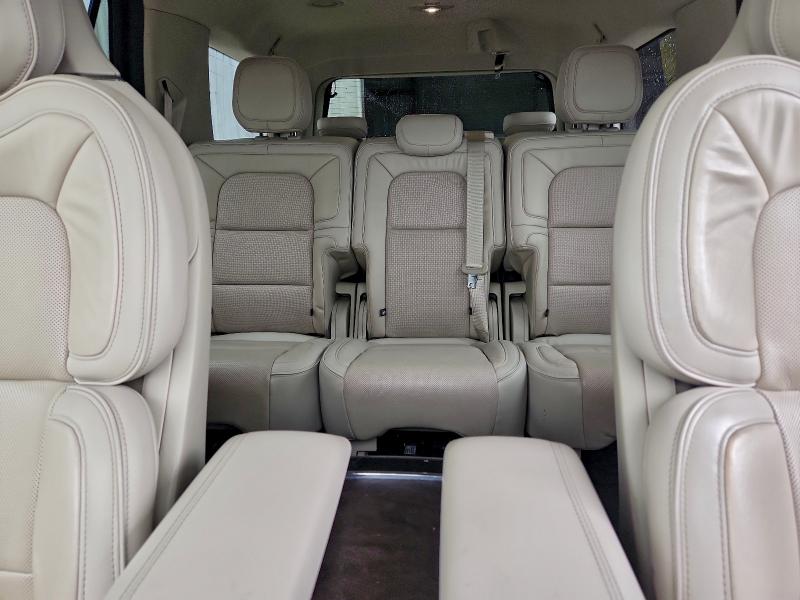 Photo 10 from auction – 2018 LINCOLN NAVIGATOR with VIN 5LMJJ2HT4JEL13142