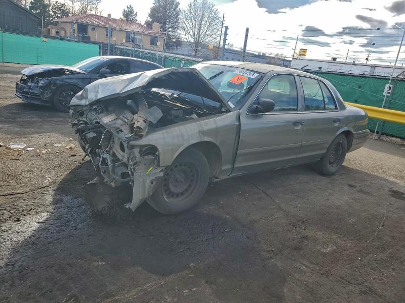 FORD CROWN VICT 2000 with VIN 2FAFP71W1YX204732 - Photo from auction