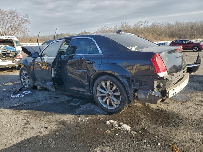 Photo 2 from auction – 2017 CHRYSLER 300 LIMITE with VIN 2C3CCARG8HH586128