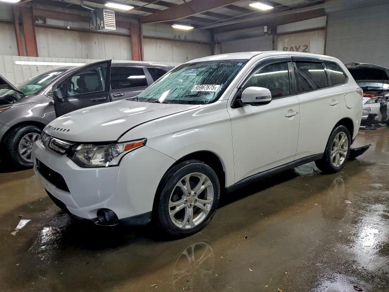 MITSUBISHI OUTLANDER 2014 with VIN JA4AZ3A31EZ012725 - Photo from auction