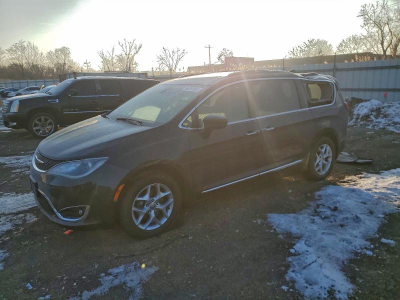 CHRYSLER PACIFICA T 2017 with VIN 2C4RC1BG2HR534424 - Photo from auction
