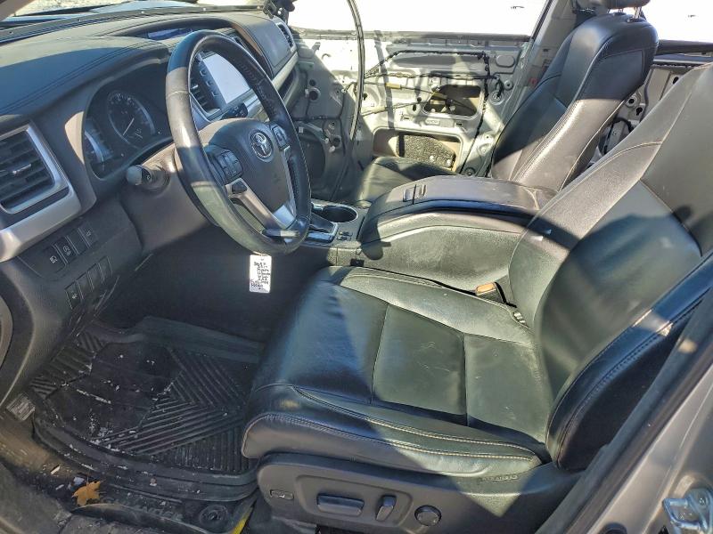 Photo 7 from auction – 2017 TOYOTA HIGHLANDER with VIN 5TDJZRFH4HS432885