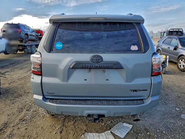 Photo 6 from auction – 2018 TOYOTA 4RUNNER SR with VIN JTEBU5JR0J5594239
