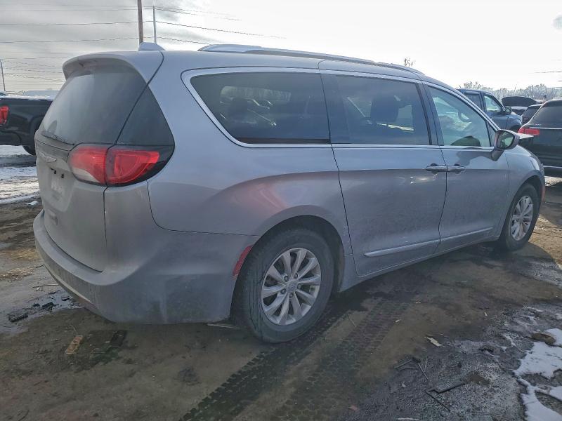 Photo 3 from auction – 2019 CHRYSLER PACIFICA T with VIN 2C4RC1BG6KR528472