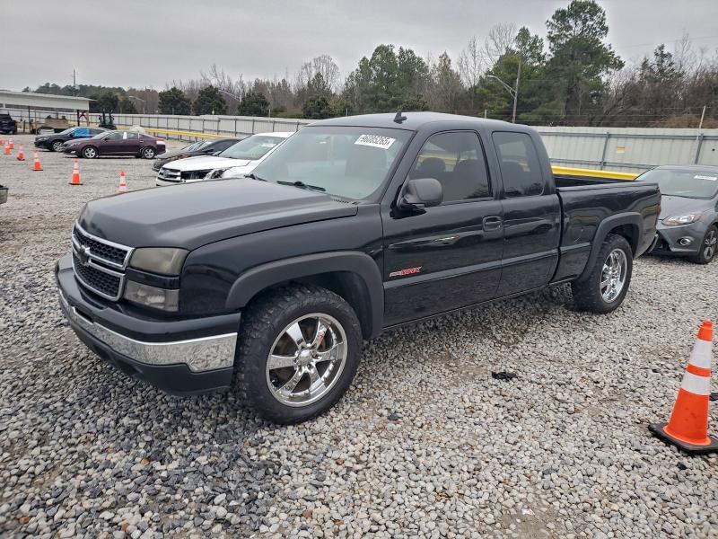 CHEVROLET SILVERADO 2006 with VIN 2GCEC19N261133907 - Photo from auction