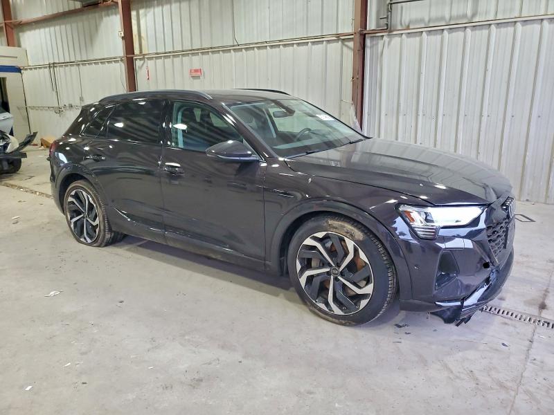 Foto 4 de la subasta – 2024 AUDI Q8 E-TRON con VIN WA15AAGE4RB061373