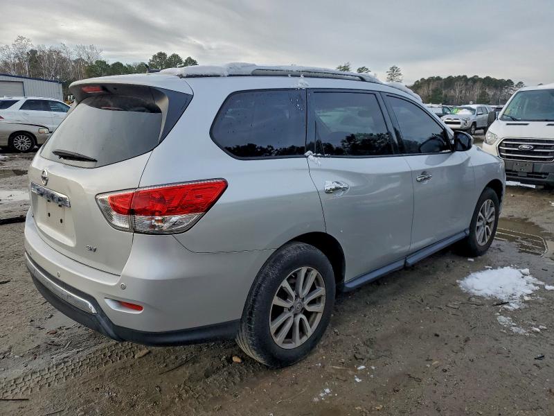 Photo 3 from auction – 2013 NISSAN PATHFINDER with VIN 5N1AR2MN2DC610106