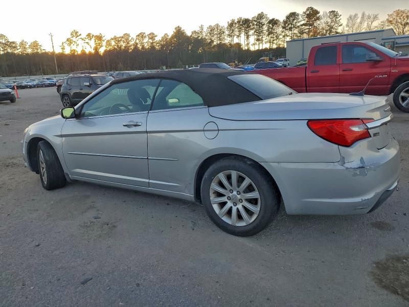 Photo 2 from auction – 2012 CHRYSLER 200 TOURIN with VIN 1C3BCBEG3CN289517