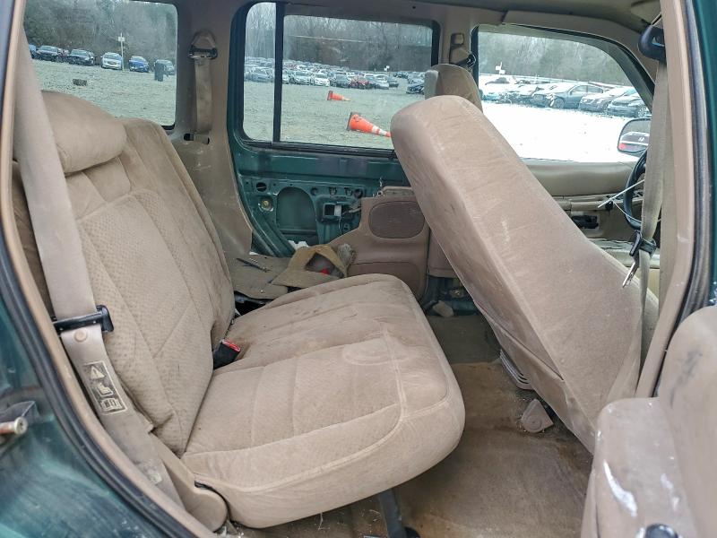 Photo 10 from auction – 2001 MERCURY MOUNTAINEE with VIN 4M2ZU86P31UJ08504