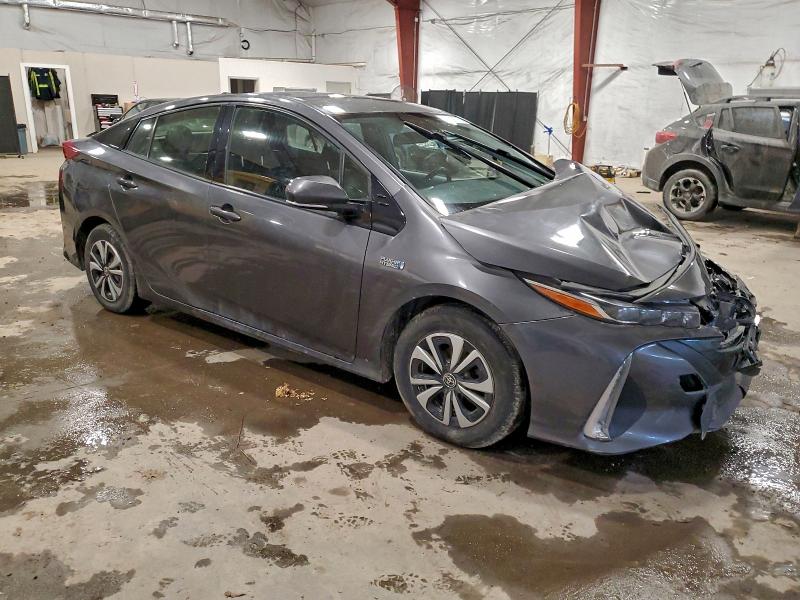 Photo 4 from auction – 2017 TOYOTA PRIUS PRIME with VIN JTDKARFP9H3002421