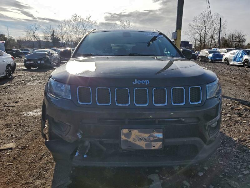 Фото 5 с аукциона – 2018 JEEP COMPASS LA с VIN 3C4NJDBB9JT174968