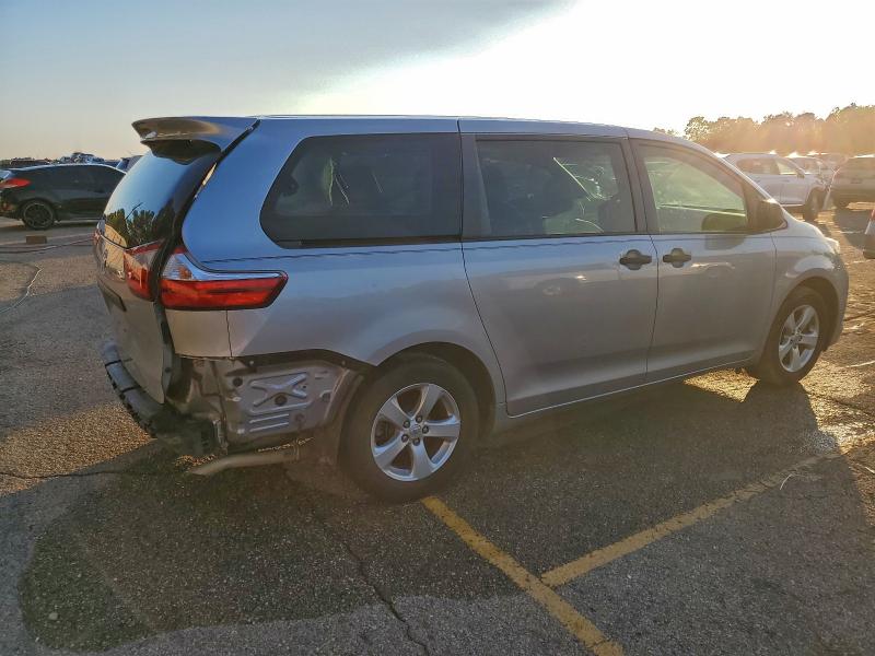 Photo 3 from auction – 2017 TOYOTA SIENNA with VIN 5TDZZ3DC2HS811407
